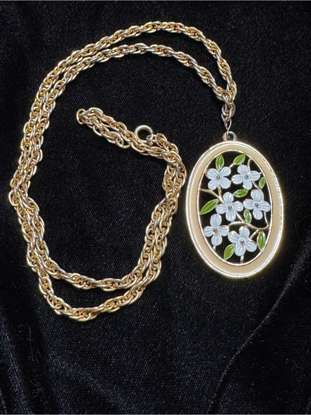 Vintage Oval Enameled Flower Pendant Necklace